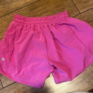 lululemon hotty hot low rise 4 inch size 2, worn, no stains, good condition